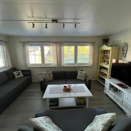 Marta's Home-cozy Near The Airport דירה *